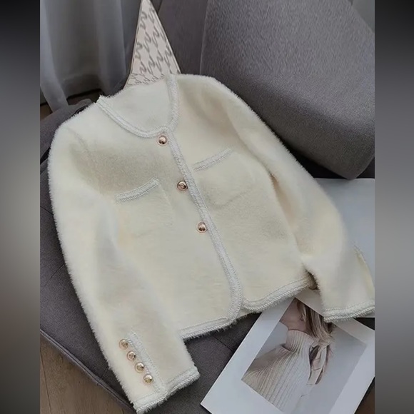 45 Buttoned Pockets Velvet Long Sleeves Loose Round-Neck Cardigan Jacket - Picture 2 of 8